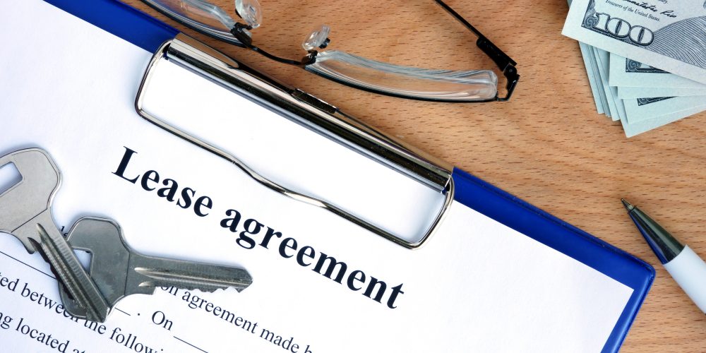 Advantagse and Disadvantages of Annual and Month-to-Month Leases for a Landlord