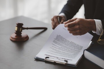 Contract Lawyer Consultation